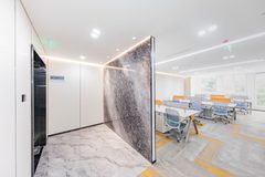 万达广场办公室实景图 2