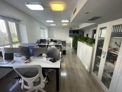 万达广场办公室实景图 2