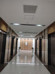 绿地中央广场办公室实景图 3