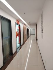 绿地中央广场办公室实景图 4