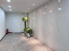 银河SOHO办公室实景图 2