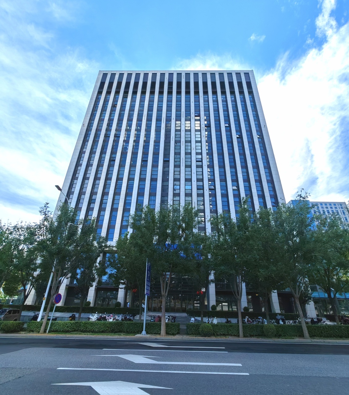 通州运河畔1896㎡正对电梯看河景