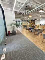 友邦金融中心办公室实景图 2