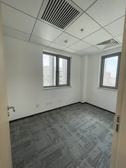 望京大厦办公室实景图 3