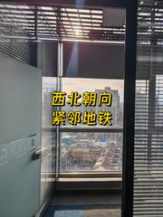 绿地中央广场办公室实景图 1