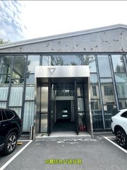 管庄带独立大门头复式办公室实景图 2