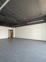 超极合生汇办公室实景图 3