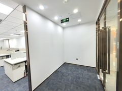 联信国际大厦办公室实景图 3