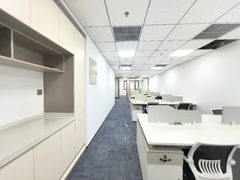 联信国际大厦办公室实景图 4