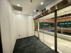 联信国际大厦办公室实景图 3
