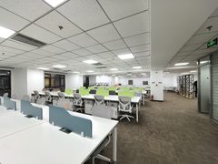 联信国际大厦办公室实景图 4