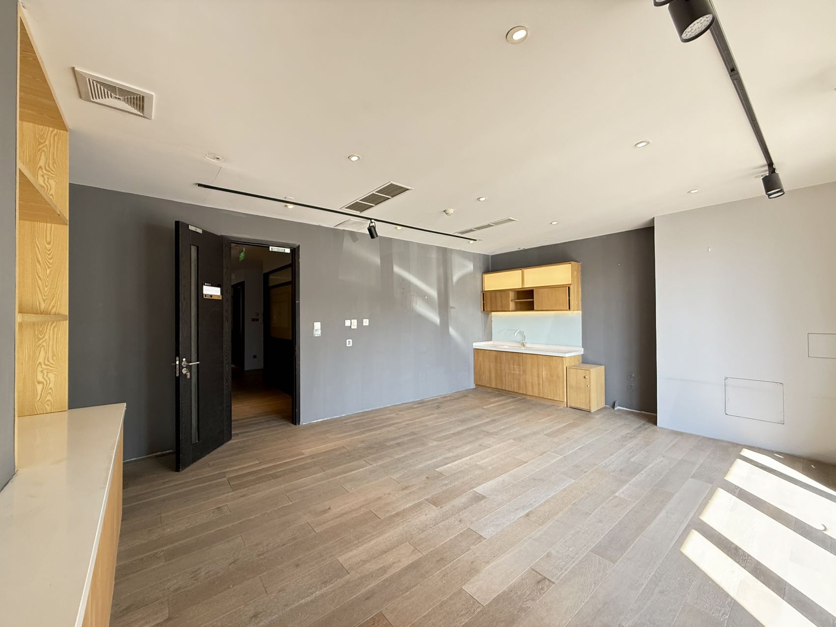 花园里文创园350平独立门头朝东向