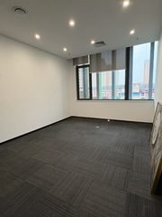 龙湖蓝海引擎产业园办公室实景图 6